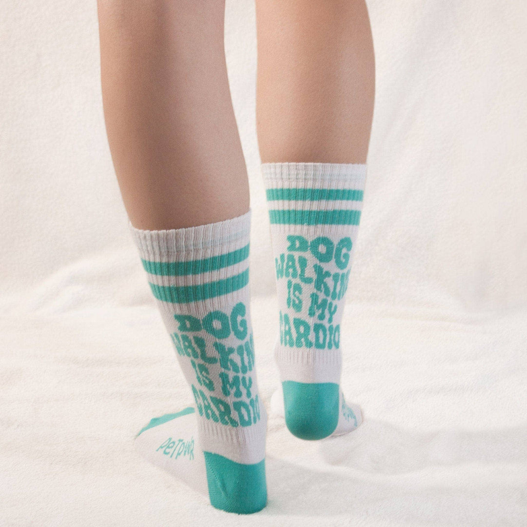 Socken mit Aufschrift „Dog walking is my cardio“ 🐶