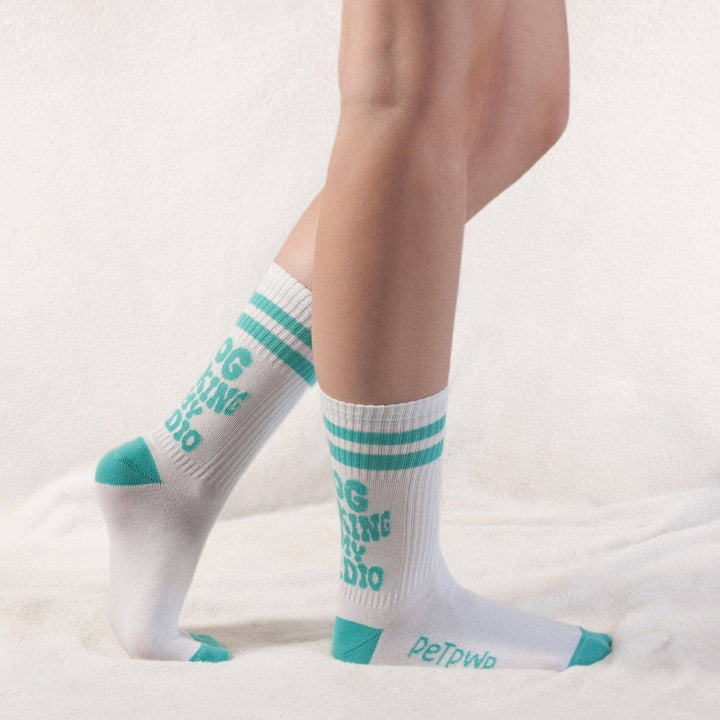 Socken mit Aufschrift „Dog walking is my cardio“ 🐶