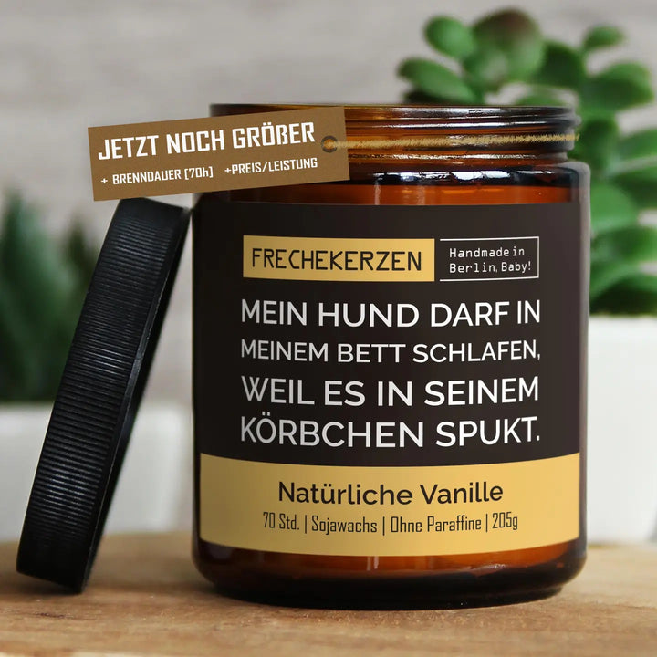 Kerze - mein Hund darf in meinem Bett schlafen, weil es in seinem Körbchen spukt.