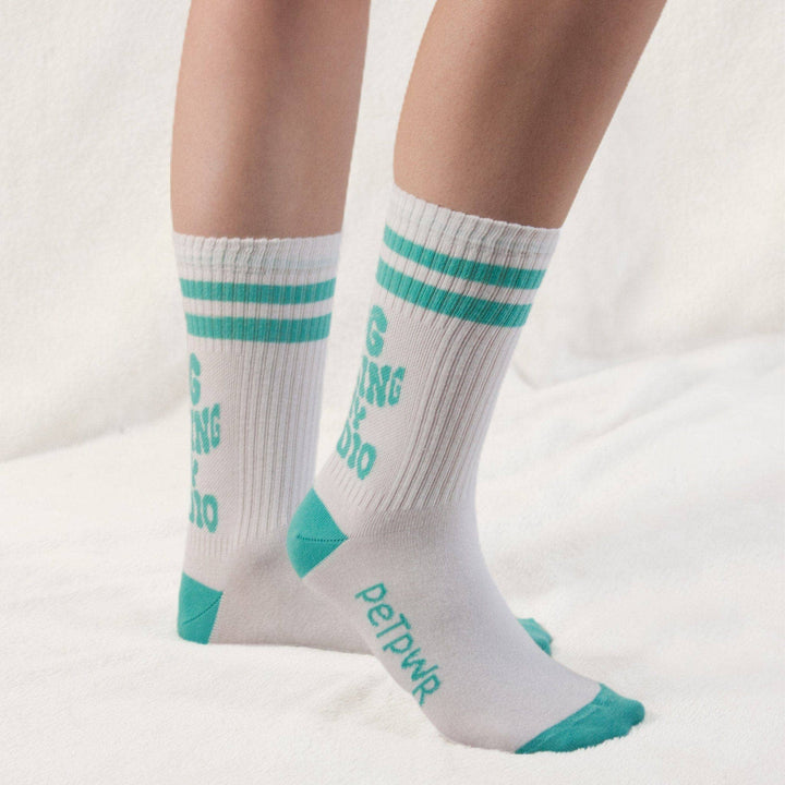 Socken mit Aufschrift „Dog walking is my cardio“ 🐶